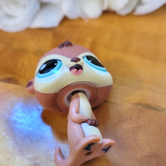 Littlest Pet Shop LPS #1376 Meerkat Brown Blue Eyes - Picture 9 of 9